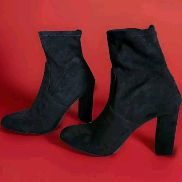 Steve Madden Brisk Black Suede Back Zip Ultra High Heel Ankle Boots Size 10 - Picture 4 of 4